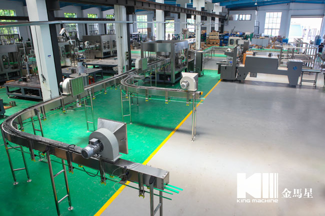 全自動礦泉水灌裝機：高效、衛(wèi)生、穩(wěn)定的飲用水生產(chǎn)裝備